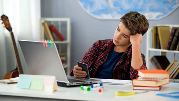 Tik Tok podría desarrollar tics en niños y adolescentes