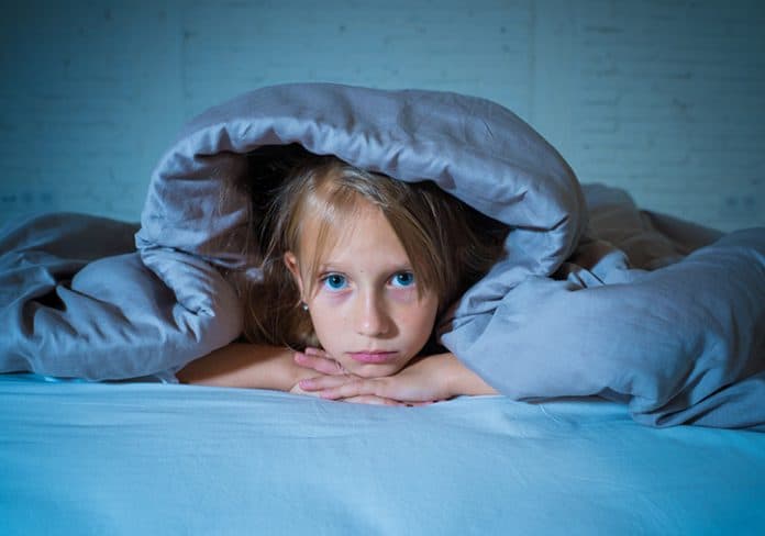Casos niña no quiere hacer caca wc